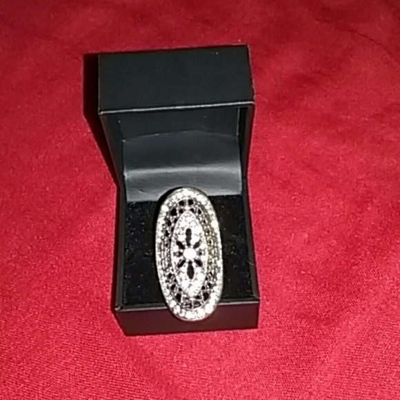 Costume Ring - Picture 1 of 4