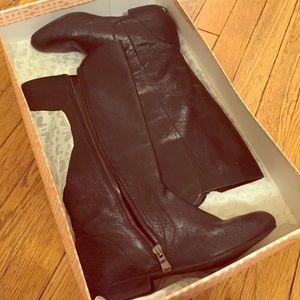 Black leather Gianni Bini Boots!