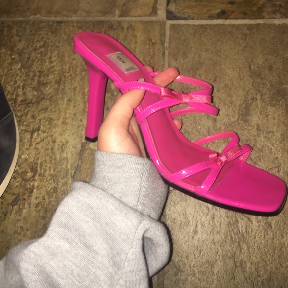 Pink bow heels