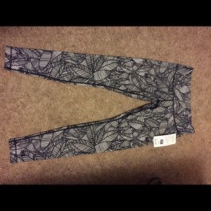 Nwt lululemon size 10 winder under pants!
