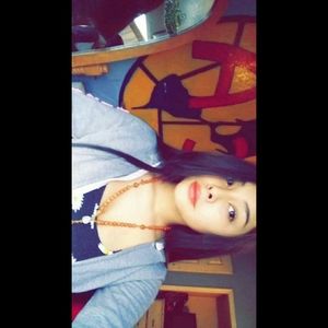 Meet your Posher, Beatriz