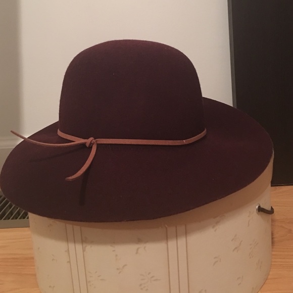 Burgundy style hat - Picture 2 of 2