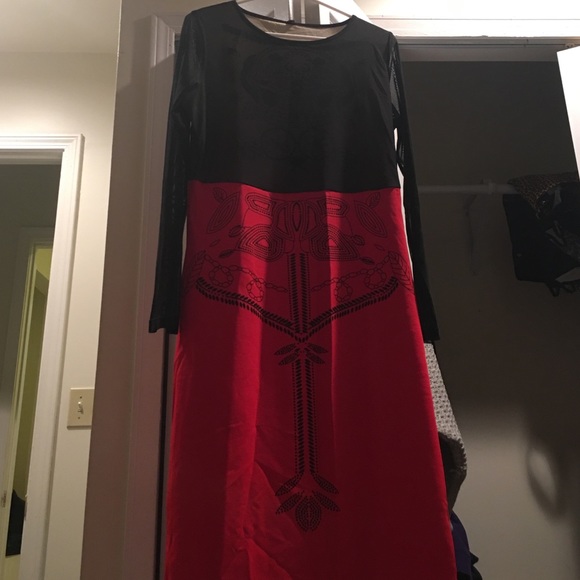 Black and red dress with black graphic design - Picture 1 of 4