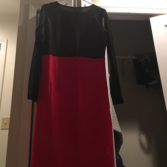 Black and red dress with black graphic design - Picture 3 of 4