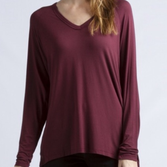 $10 CLOSET SALE❗️Maroon V-Neck Essential Top - Picture 2 of 4
