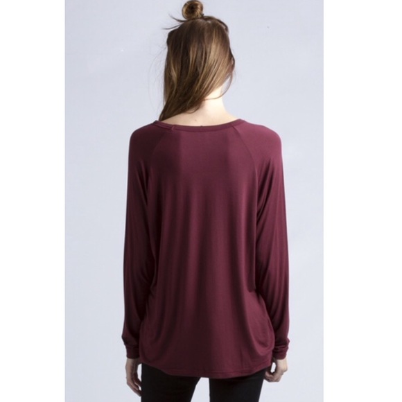 $10 CLOSET SALE❗️Maroon V-Neck Essential Top - Picture 3 of 4