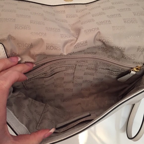 Michael Kors Beverly Oversized Clutch Shoulder Bag - Picture 4 of 4