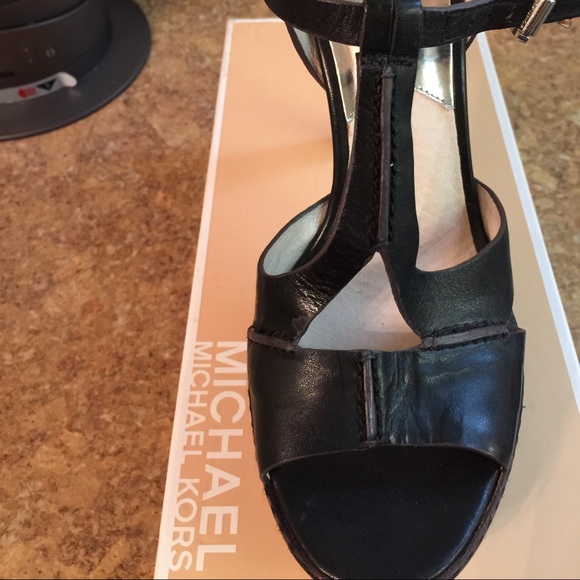 AUTHENTIC MICHAEL KORS SANDAL