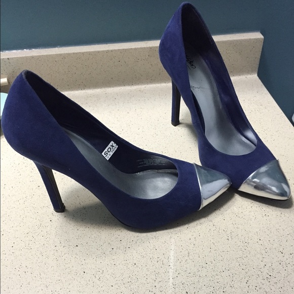 Silver Pointed Toe Heel