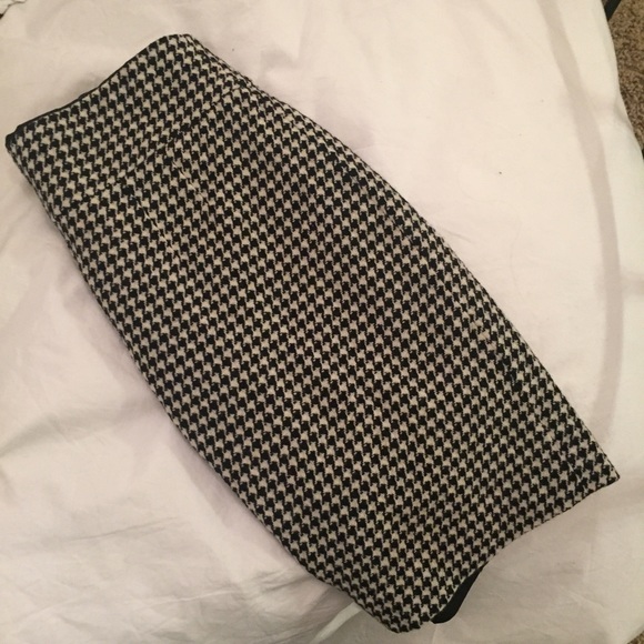 Wool Houndstooth Pencil Skirt