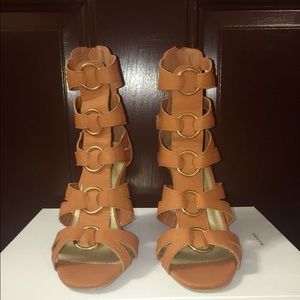 Elegant wedges shoe, looks new