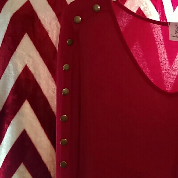 RED BUTTON DRESS. - Picture 2 of 3