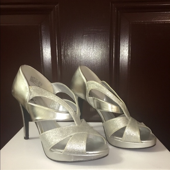 Elegant silver shoe