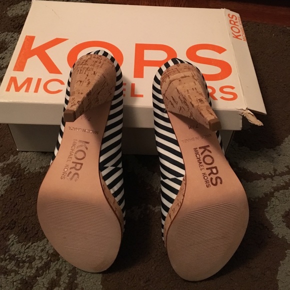 Shoes - Picture 2 of 4