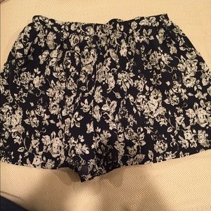 Mimi chica shorts with pockets