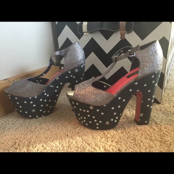 Cute heels never worn - Picture 1 of 1