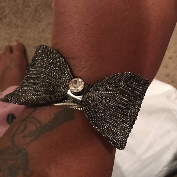 Bow Bracelet crystal in the middle of the bow - Picture 2 of 4