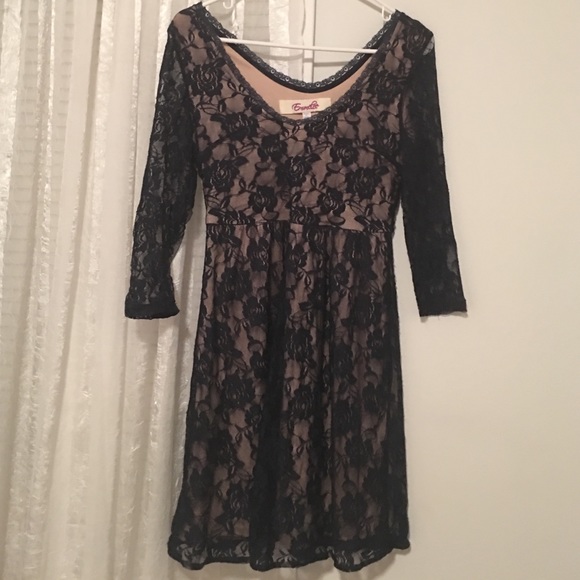 Lace dress - Picture 1 of 2