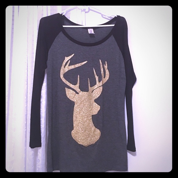 Sparkly deer head shirt. - Picture 1 of 1
