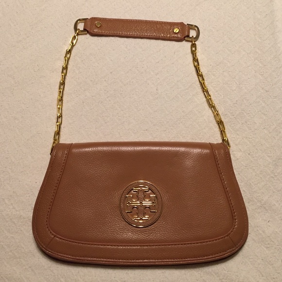 Tory Burch Handbags - Tory Burch Amanda Logo Clutch