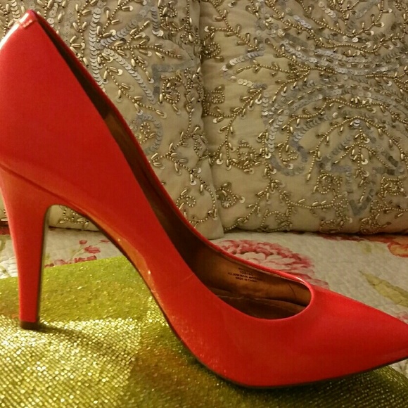 Size 10 BCBG orange heels