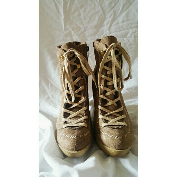 Ankle high heel boots