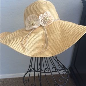Floppy beach hat