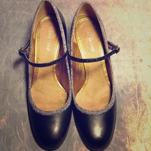 Hold for @luckycladd 3 for $12 Dockers heels