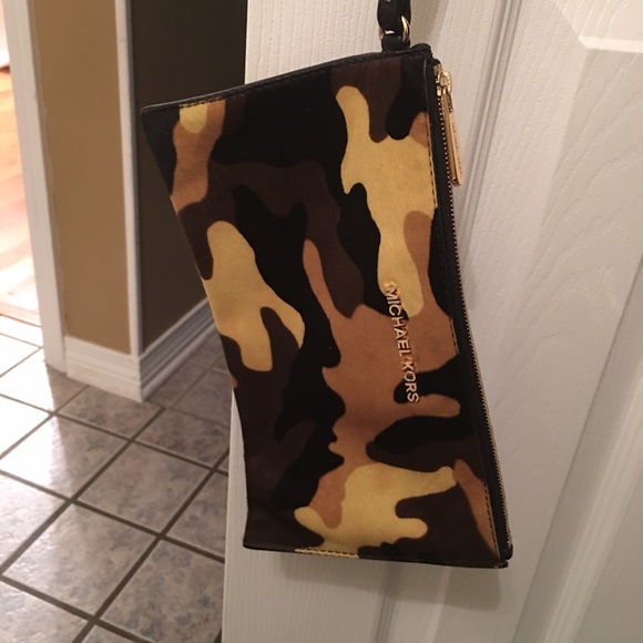 Large wristlet!