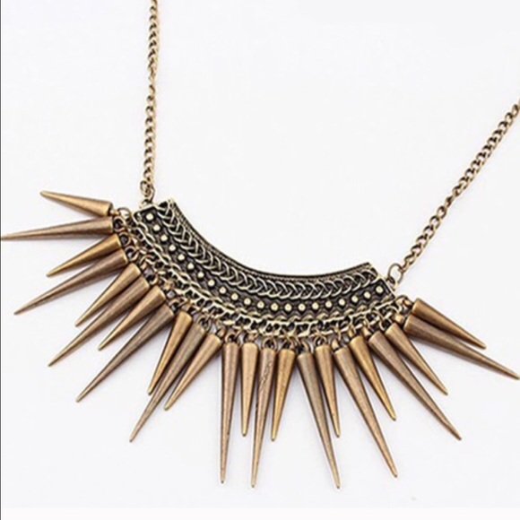 Jewelry - Spike Necklace✨2 available✨