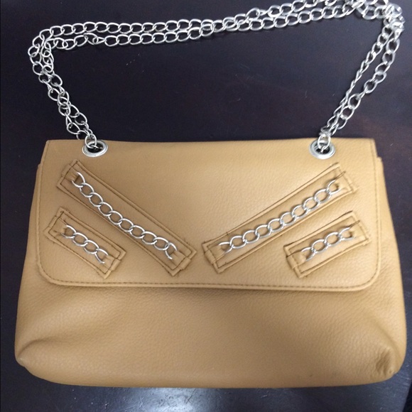 Tan chain link clutch