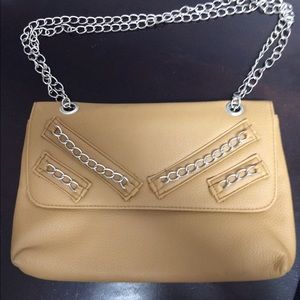 Tan chain link clutch