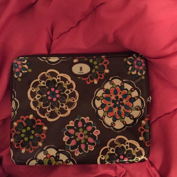 FOR SALE FOSSIL TABLET CASE NWOT 🅿️🅿️ PREFERRED!