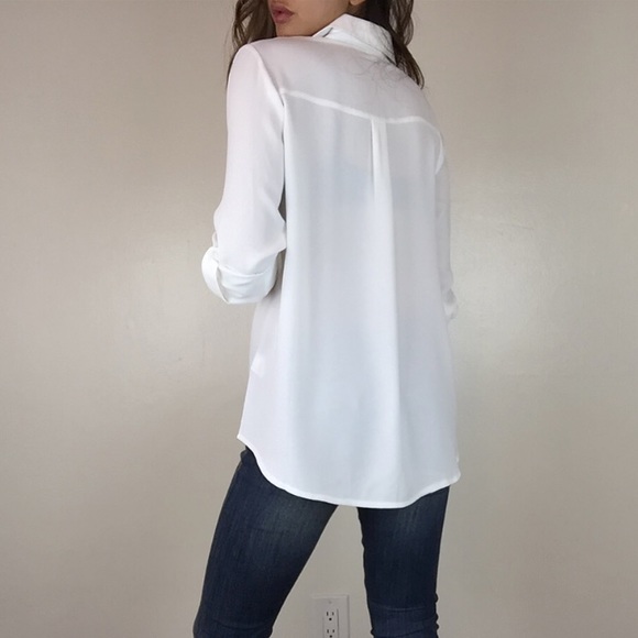 • SOLD • Classic White Blouse M - Picture 2 of 4