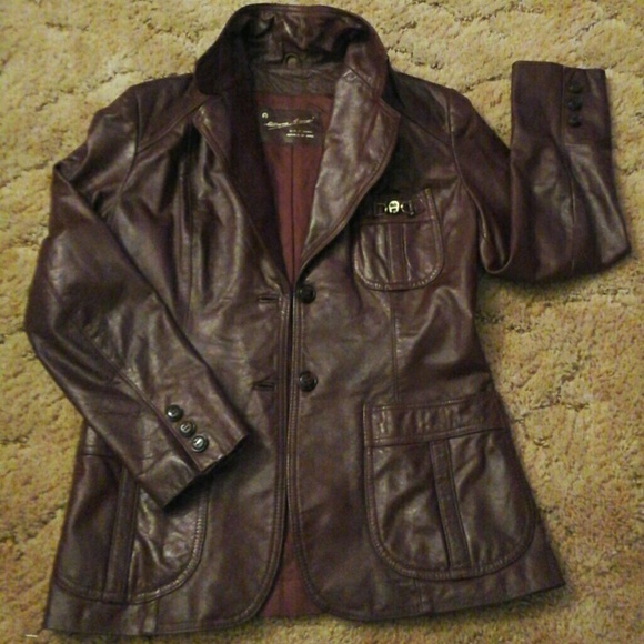 Lovely vintage Etienne Aigner leather blazer.