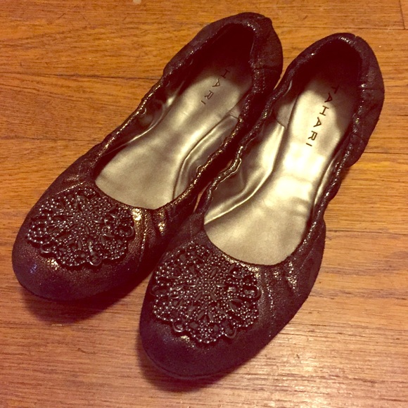 brown sparkle tahari cinch flats