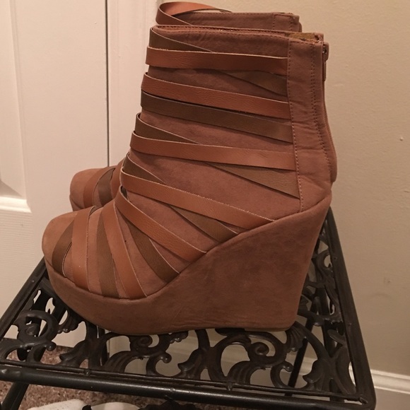 Brown wedge