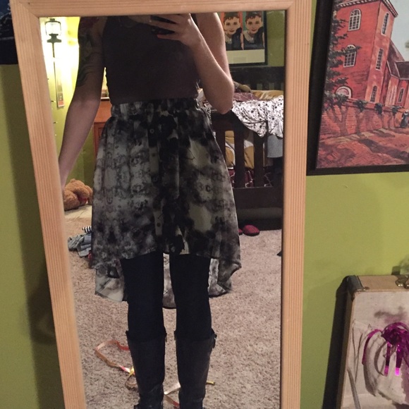 ❗Moving sale❗Sold at yardsale Acid wash hi-low - Picture 3 of 4