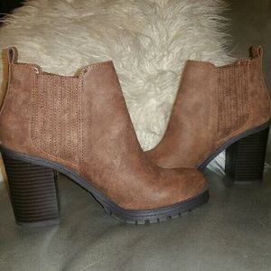 Sam and Libby booties never worn brand new-no box