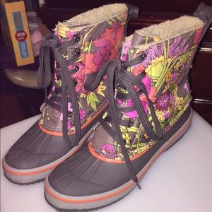 Sak root snow boots! Size 10