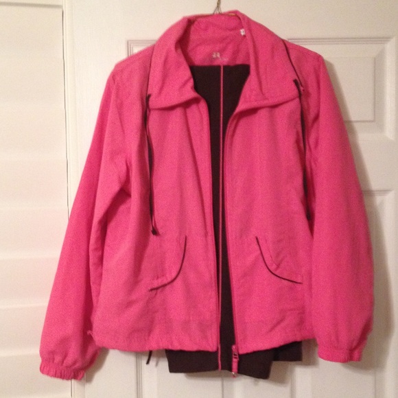 Athletic/jogging suit.