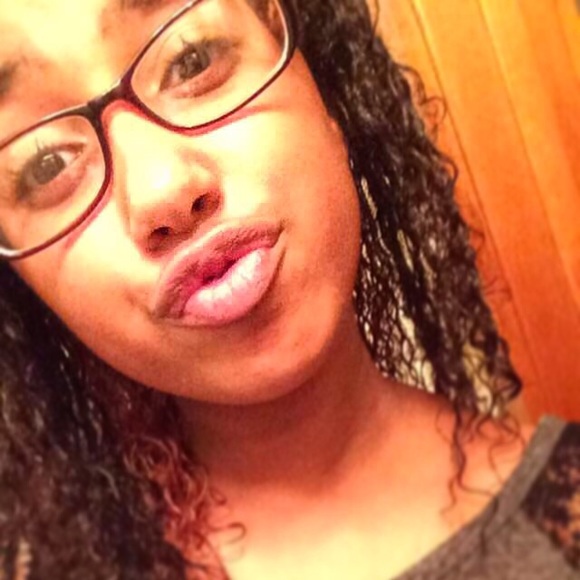 Meet your Posher, Aisha - Picture 1 of 1