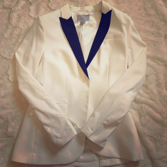 Cream blazer with black lapels