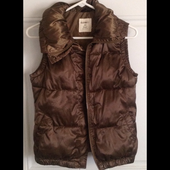 CUTE OLD NAVY PUFFY VEST