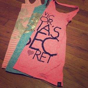 nwot VS tank bundle 💕