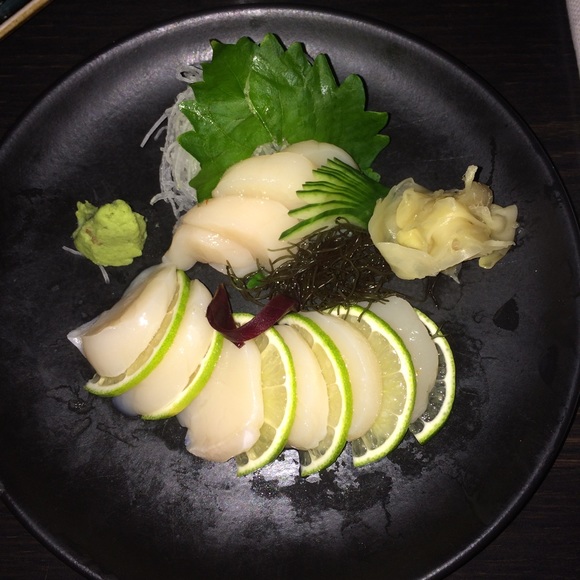 Hi! I'm Ella V! I L❤️VE offers🚨 💕 - Picture 3 of 3