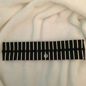 Black and white striped lululemon headband