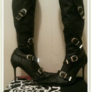 STEVE MADDEN BLACK LEATHER BOOTS. VERY NICE