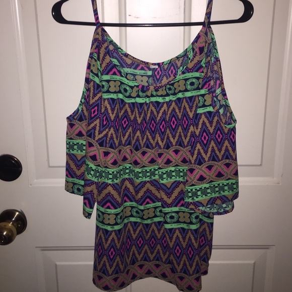 Cute printed cold shoulder top!