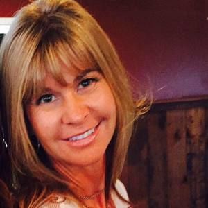 Meet your Posher, Cynthia